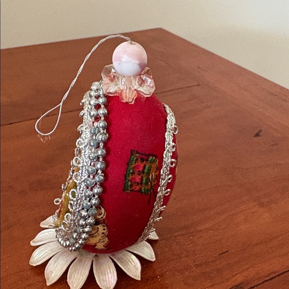 Handmade Christmas Egg Diorama Ornament Vintage Beaded Folk Art - Picture 3 of 9